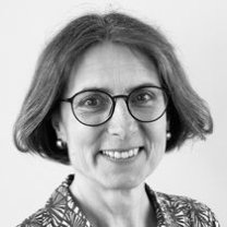 Man sieht die Singlehrerin Antonia Lutz.