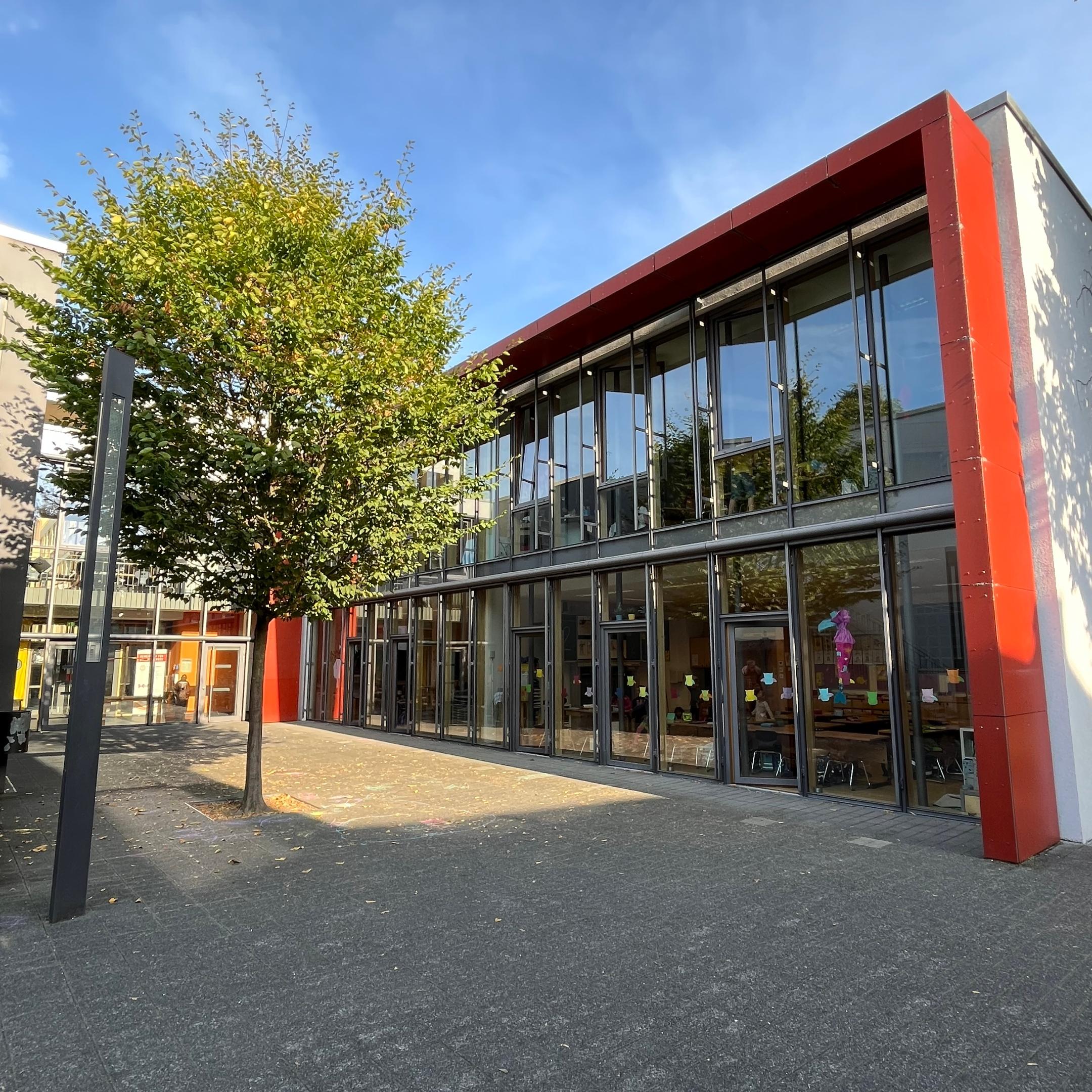 Außenansicht der Grundschule am Dom