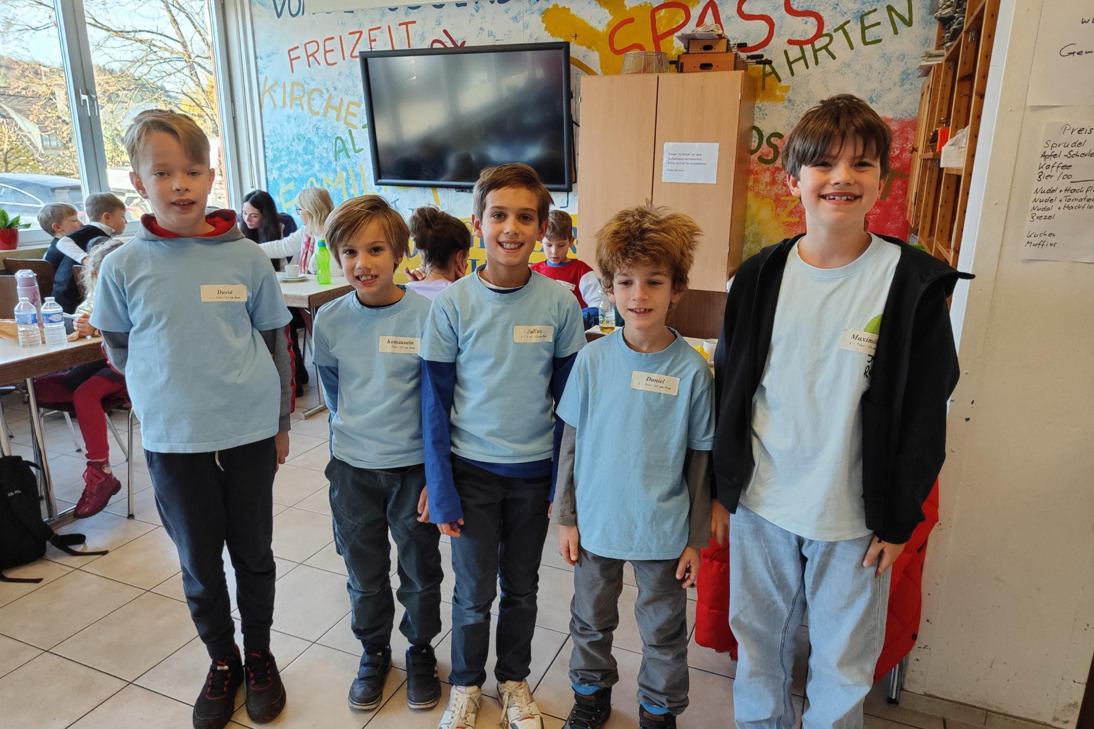 Kinder der GS am Dom gewinnen Urkunde und Pokal für 1. Platz beim Schulschachbezirksentscheid 2025