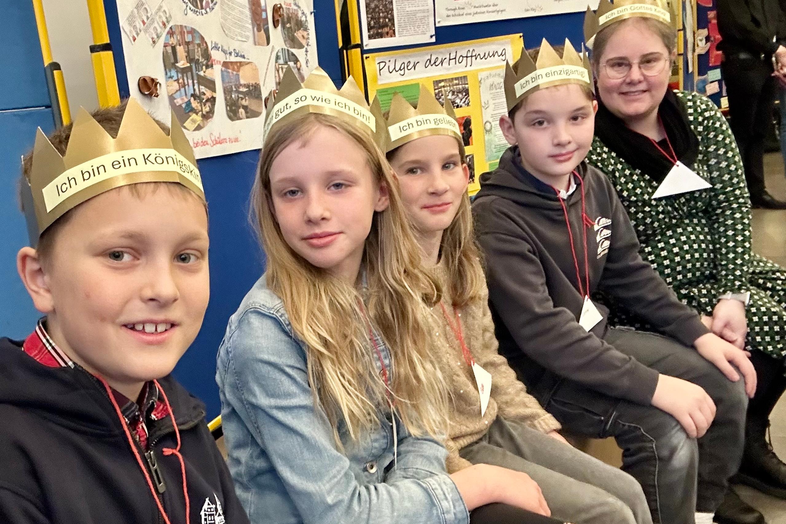 Kinder der GS am Dom bei Empfang im Generalvikariat